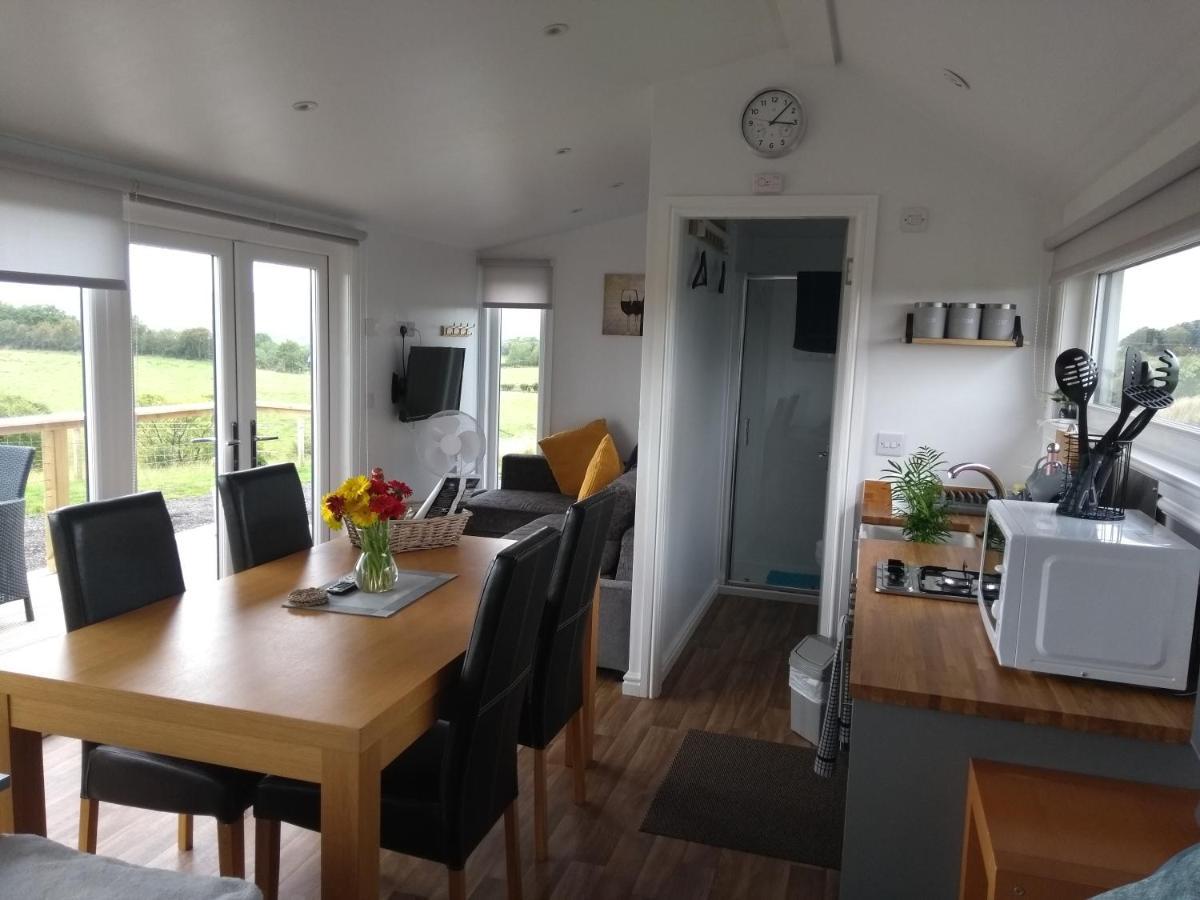 Cleeves Cabins Ailsa Luxury Lodge With Hot Tub Dalry (North Ayrshire) Exterior foto