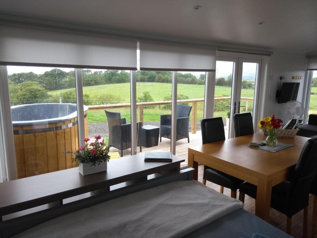 Cleeves Cabins Ailsa Luxury Lodge With Hot Tub Dalry (North Ayrshire) Exterior foto