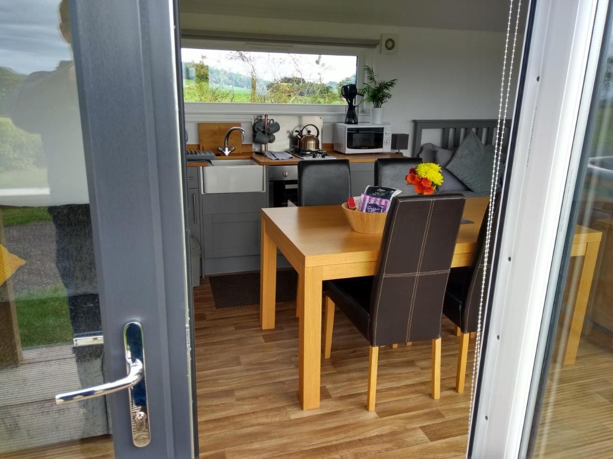 Cleeves Cabins Ailsa Luxury Lodge With Hot Tub Dalry (North Ayrshire) Exterior foto